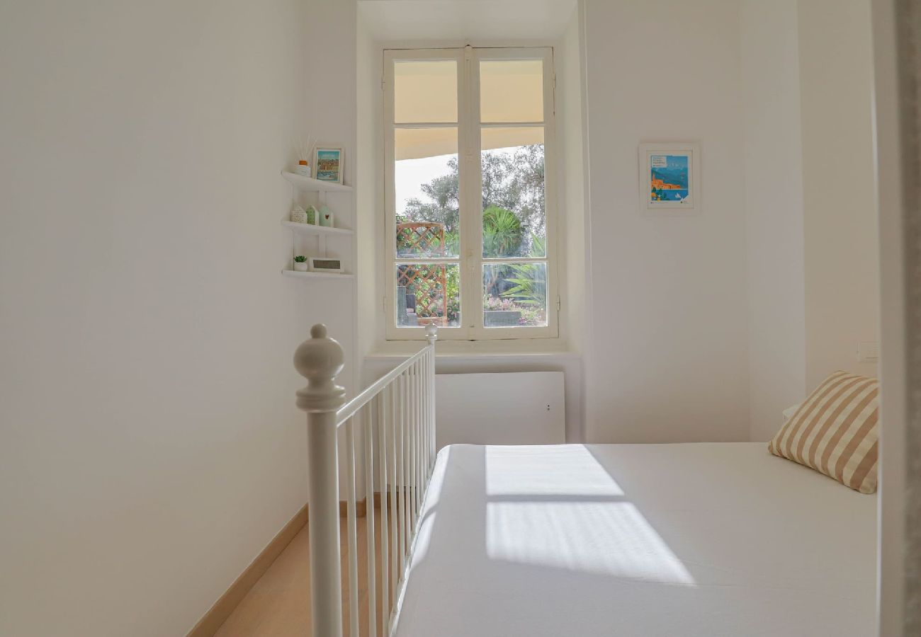 Apartment in Menton - 71-Garavan Palace