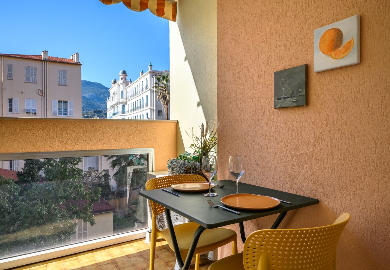 Studio in Menton - 72-Charmant studio Plein centre, Calme, Terrasse