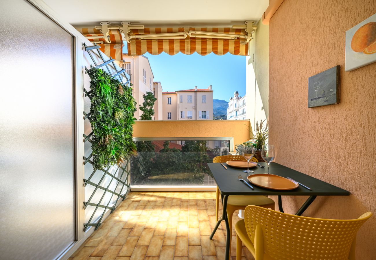 Studio in Menton - 72-Charmant studio Plein centre, Calme, Terrasse