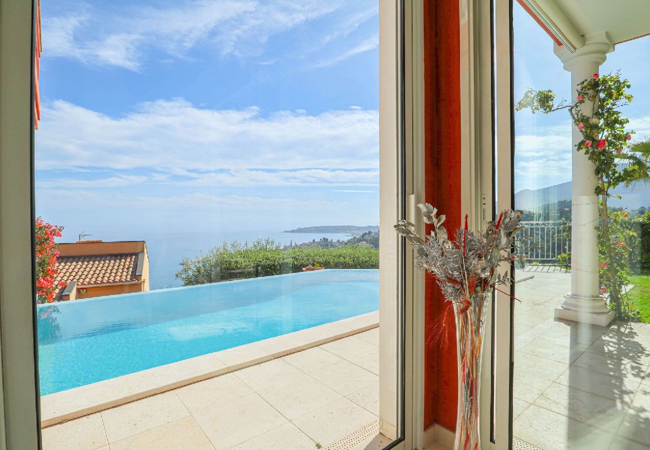 Apartment in Menton - 60-Le Clos des Guillons Piscine, Vue Mer, Parkin