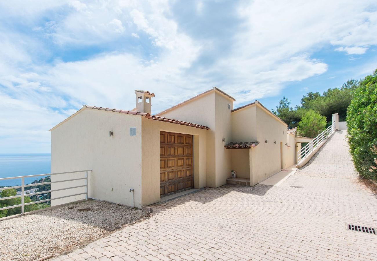 Villa in Roquebrune-Cap-Martin - 75-Villa piscine, magnifique vue mer, près de Mona