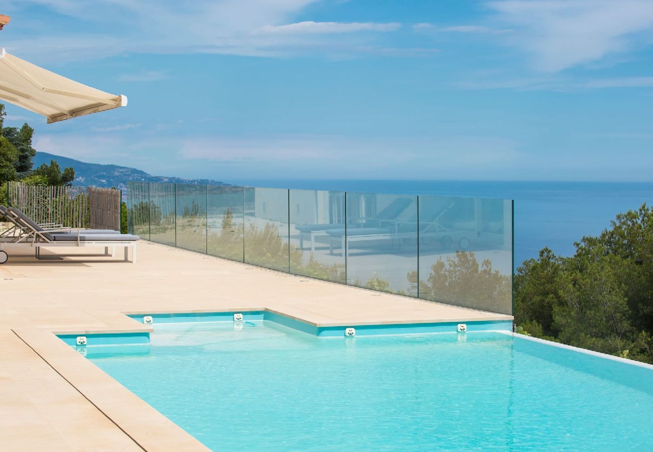 Villa in Roquebrune-Cap-Martin - 75-Villa piscine, magnifique vue mer, près de Mona