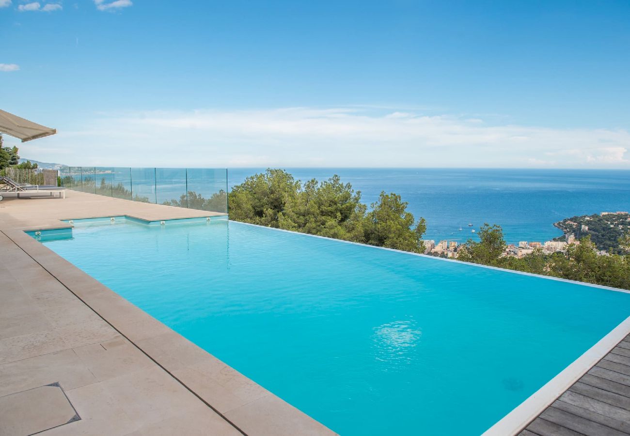 Villa in Roquebrune-Cap-Martin - 75-Villa piscine, magnifique vue mer, près de Mona