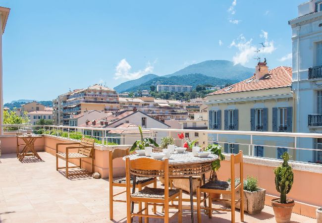  à Menton - 25-Le gloria Maris, terrasse