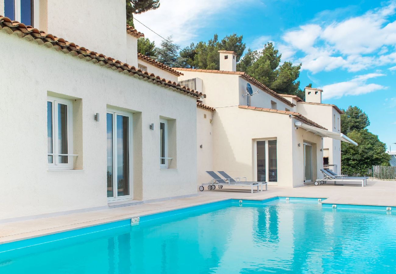 Villa à Roquebrune-Cap-Martin - 75-Villa piscine, magnifique vue mer, près de Mona