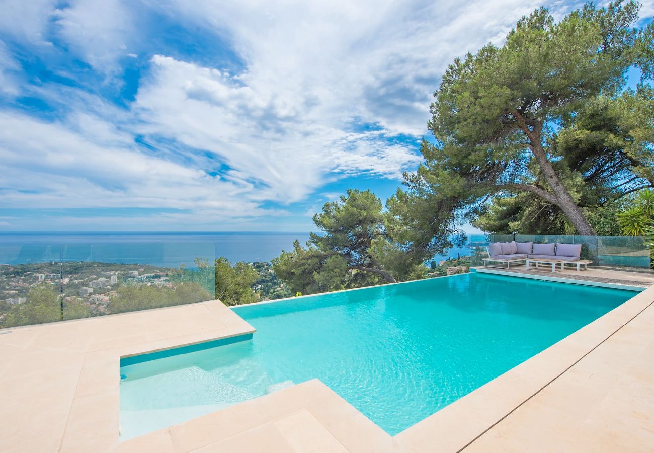 Villa à Roquebrune-Cap-Martin - 75-Villa piscine, magnifique vue mer, près de Mona