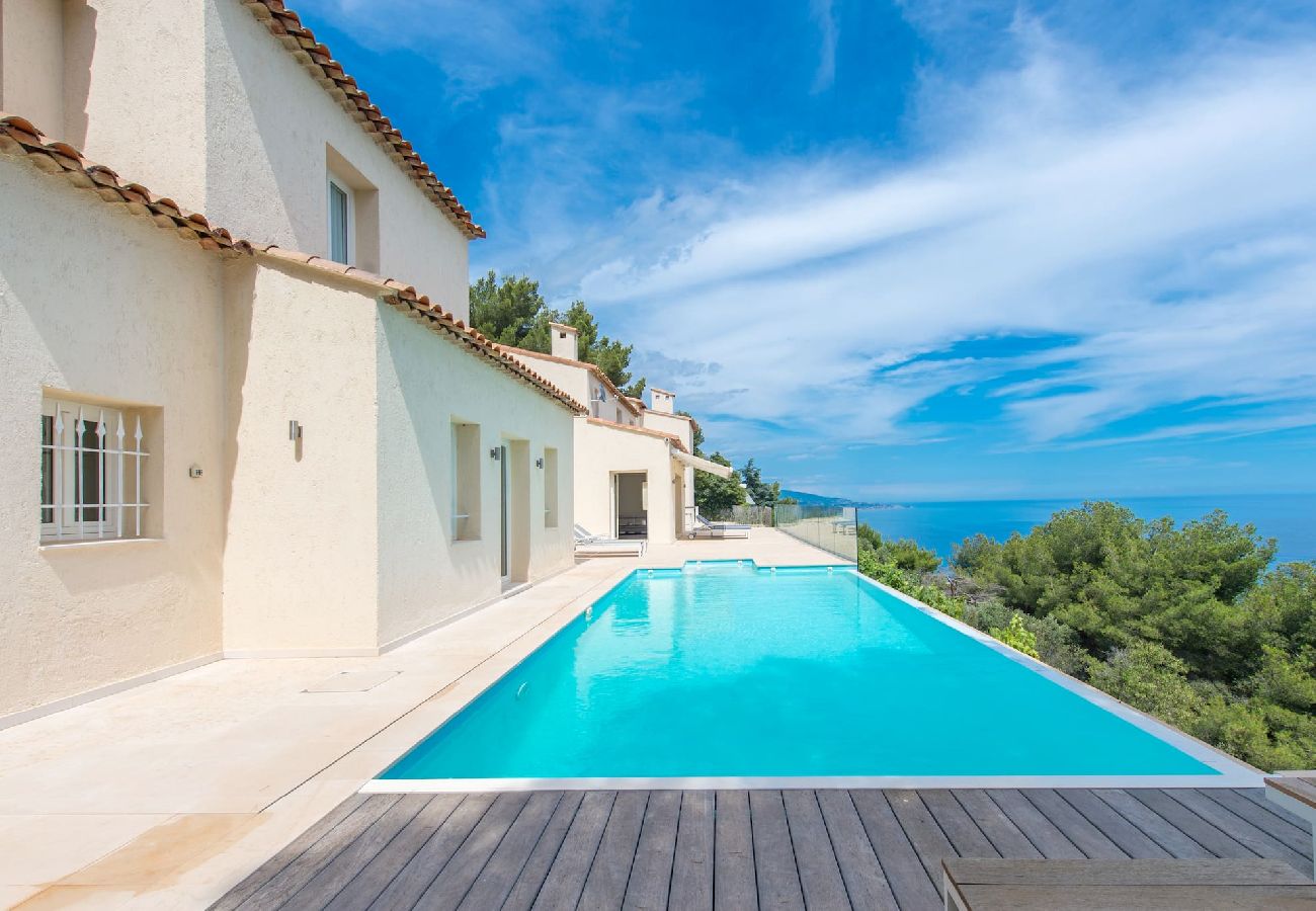 Villa à Roquebrune-Cap-Martin - 75-Villa piscine, magnifique vue mer, près de Mona