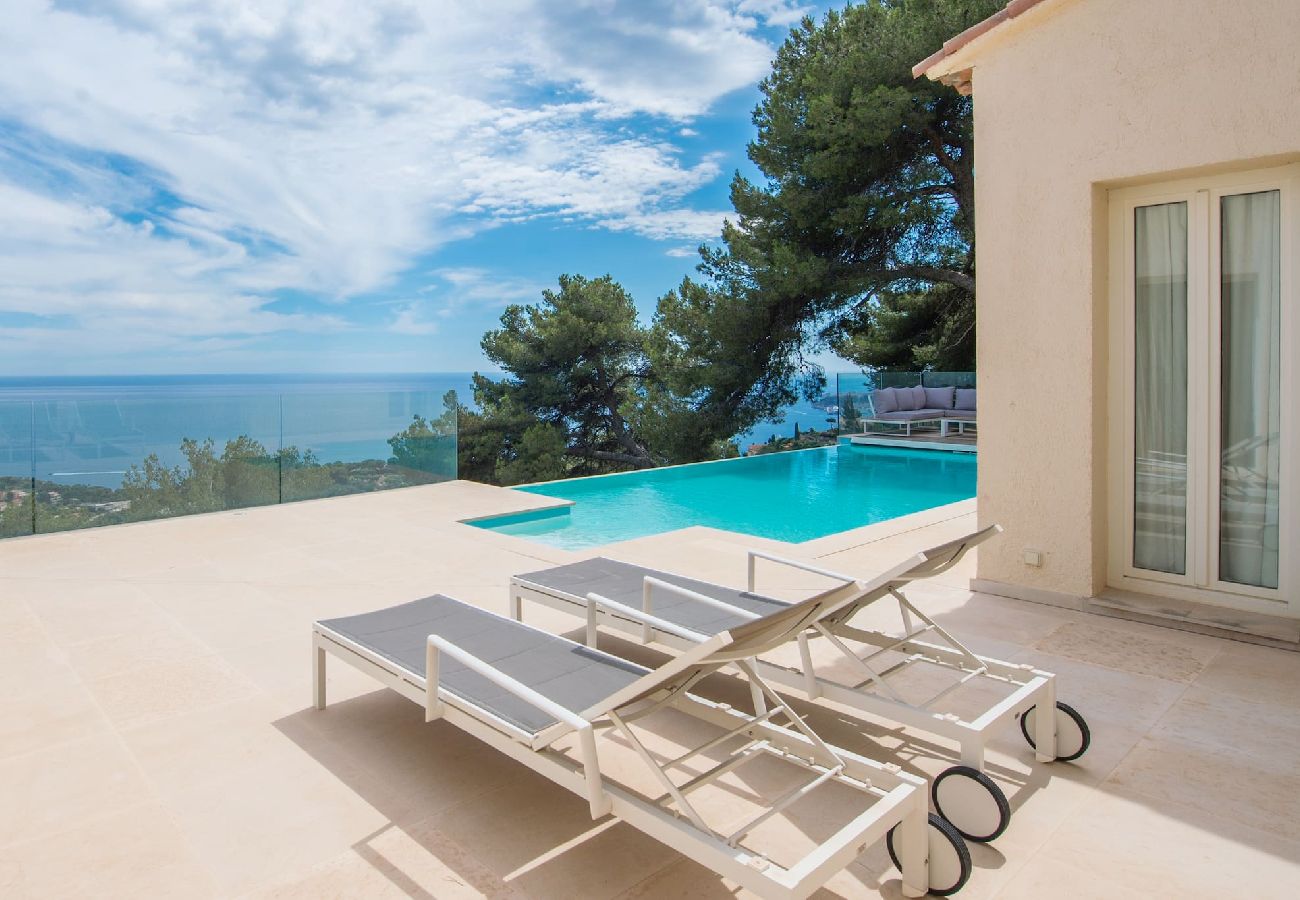 Villa à Roquebrune-Cap-Martin - 75-Villa piscine, magnifique vue mer, près de Mona