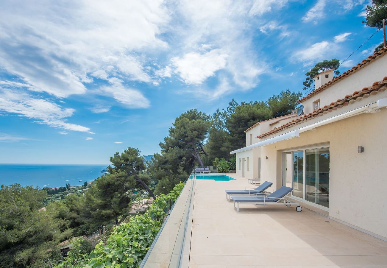 Villa à Roquebrune-Cap-Martin - 75-Villa piscine, magnifique vue mer, près de Mona