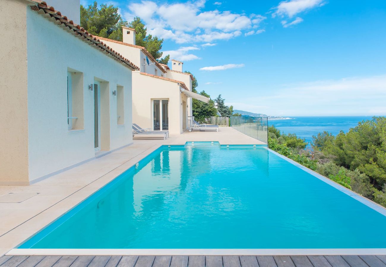 Villa à Roquebrune-Cap-Martin - 75-Villa piscine, magnifique vue mer, près de Mona