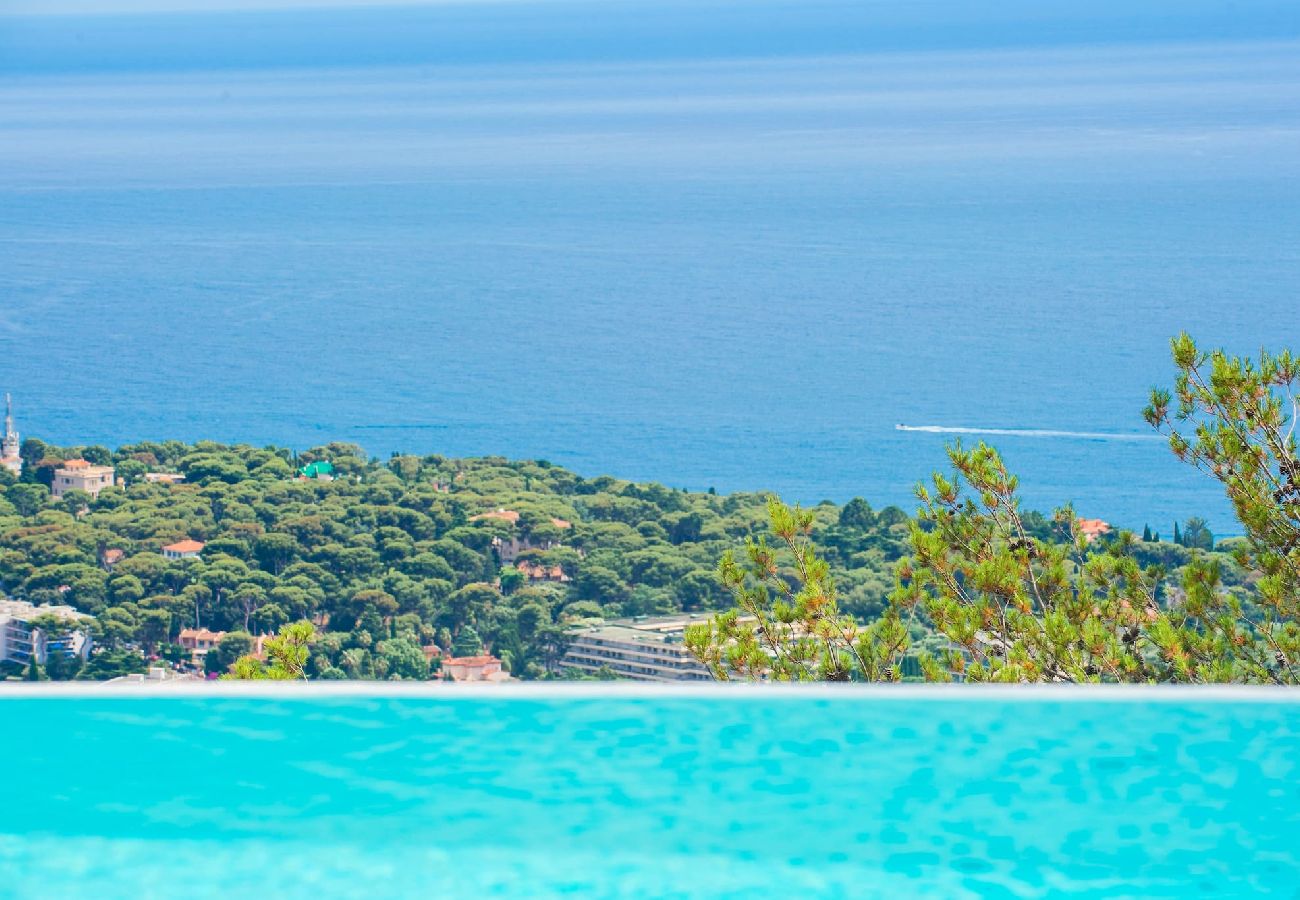 Villa à Roquebrune-Cap-Martin - 75-Villa piscine, magnifique vue mer, près de Mona