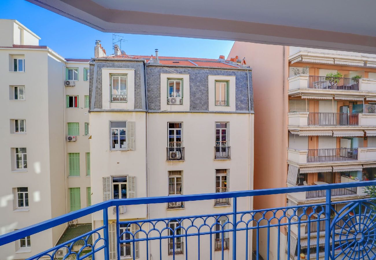 Appartement à Menton - 70-2 pièces plein Centre, Terrasse, Parking